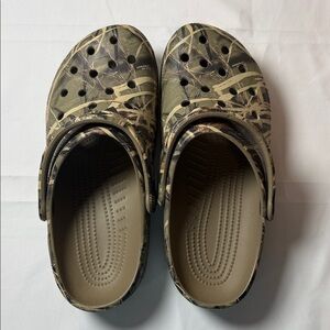 CROCS Men's Camo Slip-On Clogs in Olive/Tan